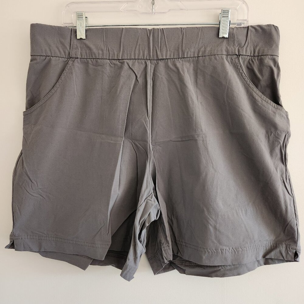 Grey Columbia shorts in XXL